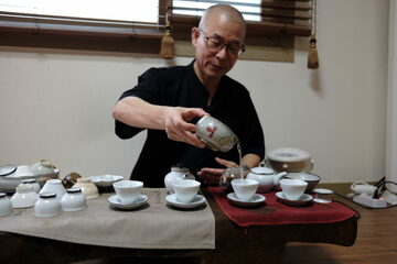 korean tea ceremony with zen master